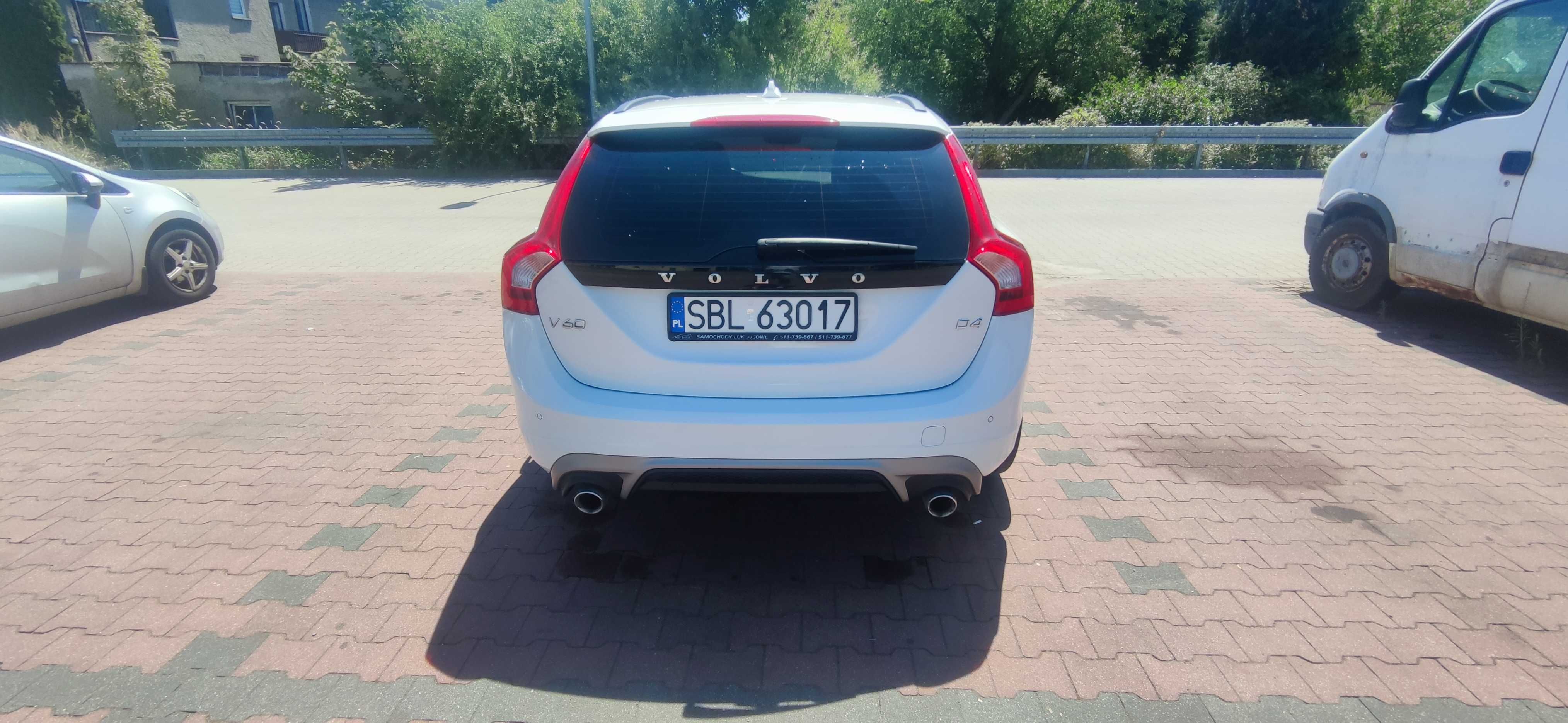 VOLVO v60 D4 R-design
