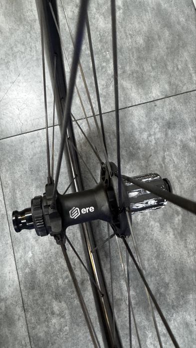 Rodas estrada Carbono 65mm ERE raios carbono