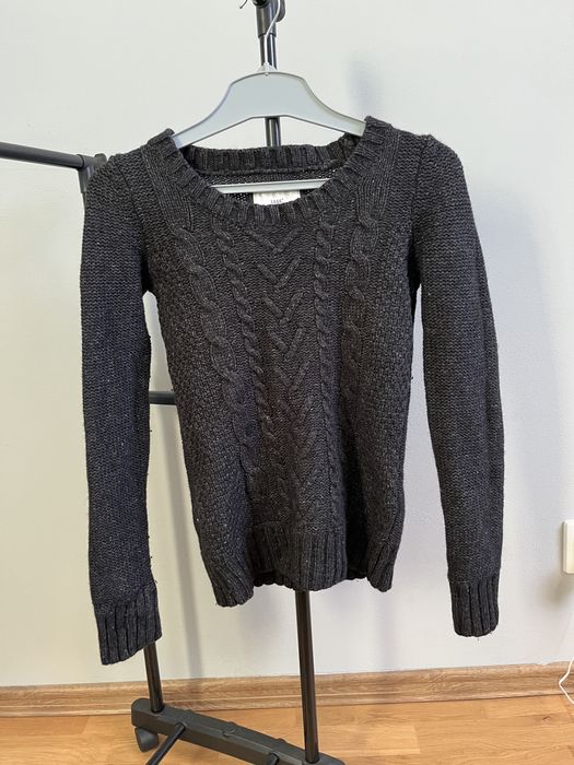 Czarny welniany sweter