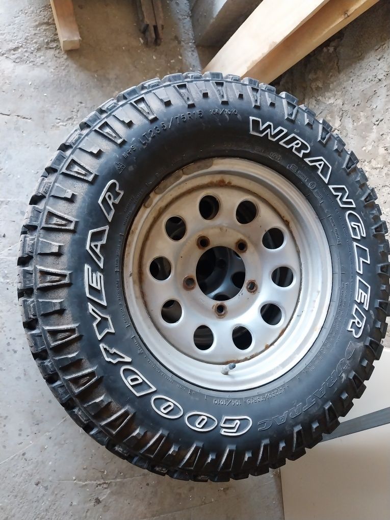 Terenowe koła wrangler Goodyear LT 235/75R15