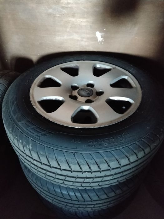 5 jantes 15" Audi A4 com pneus novos
