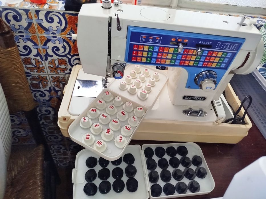 Máquina de costura Suprema em bom estado