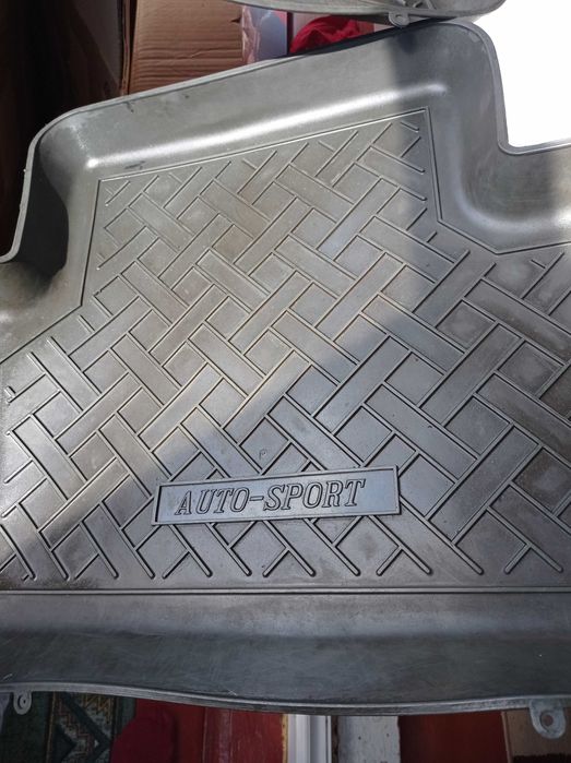 Продам коврики в машину.