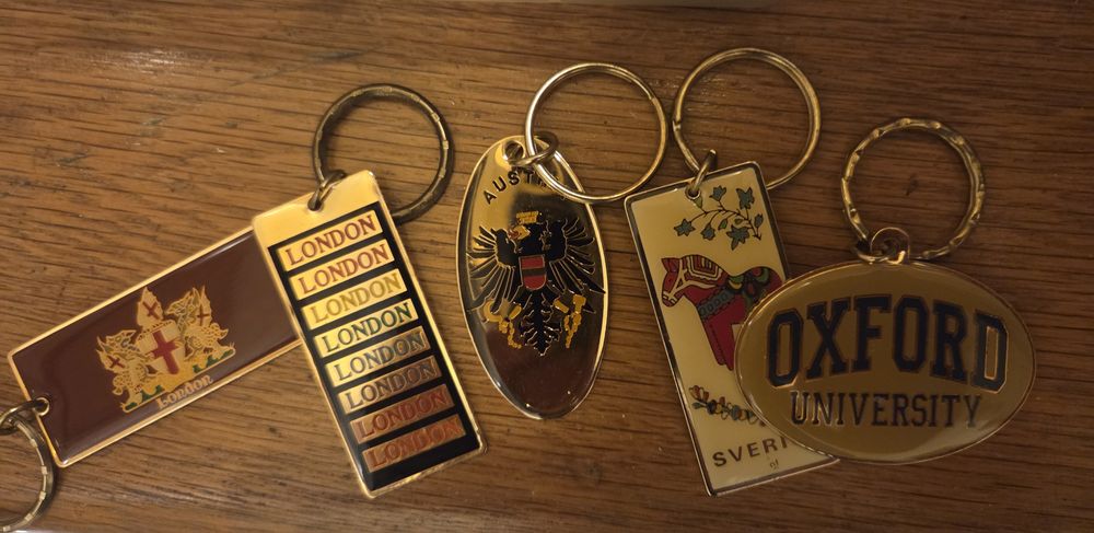 Para coleccionadores de porta-chaves de muitas cidades e países