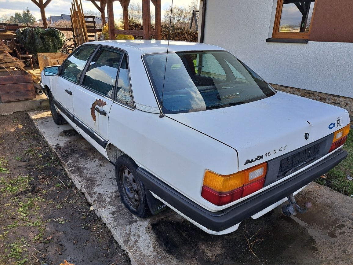 Audi 100 C3 w całości