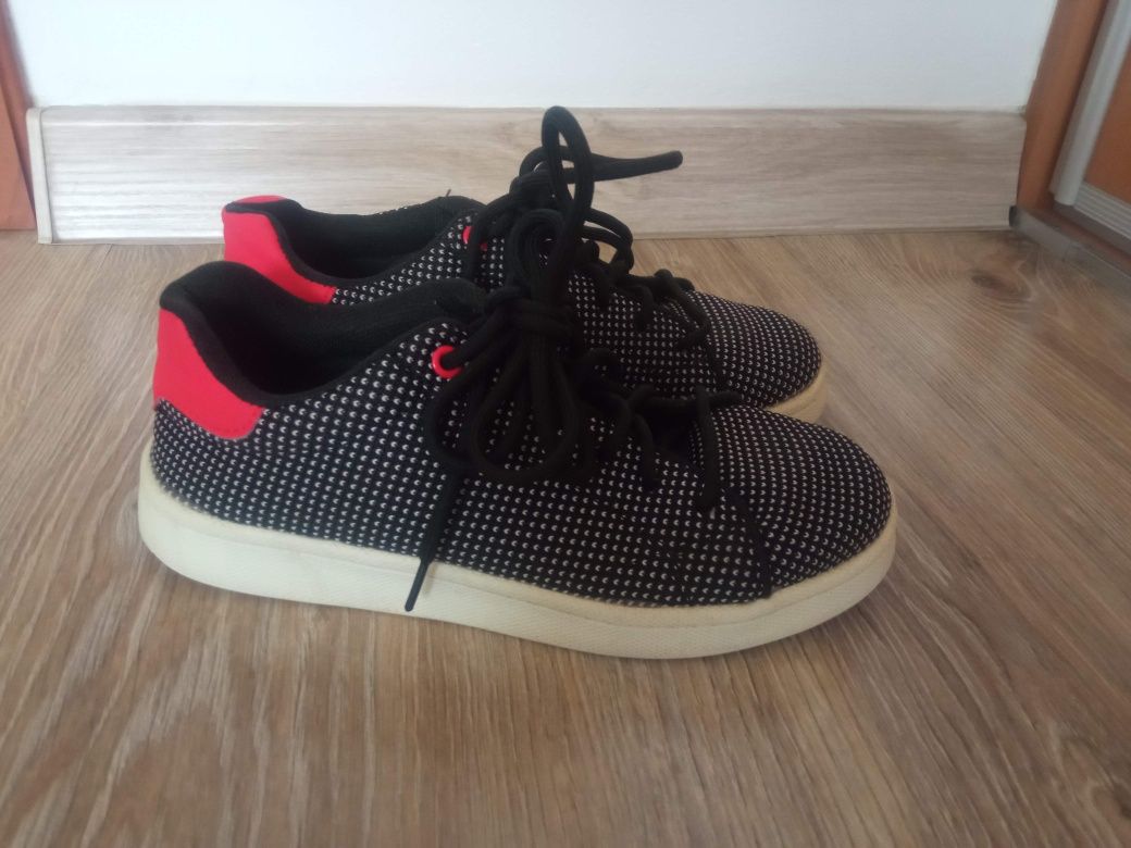 Adidasy Primark r.36 czarno-białe czerwone dodatki wiązane