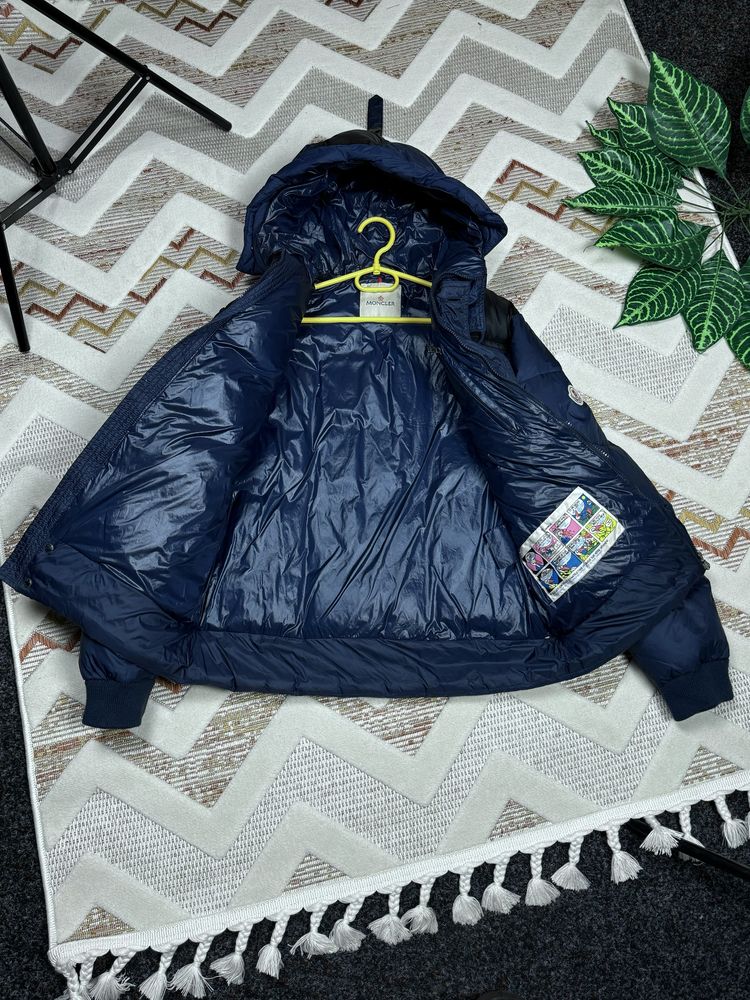 Moncler пуховик оригинал размер S/M куртка