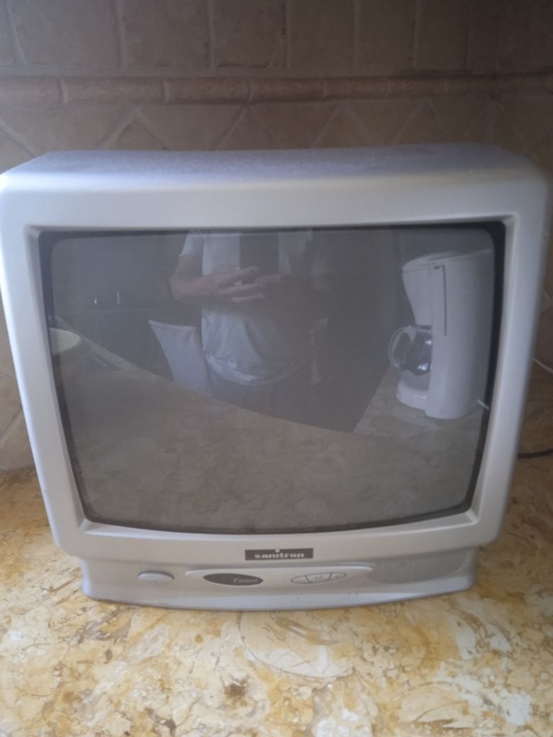 Tv pequena como nova