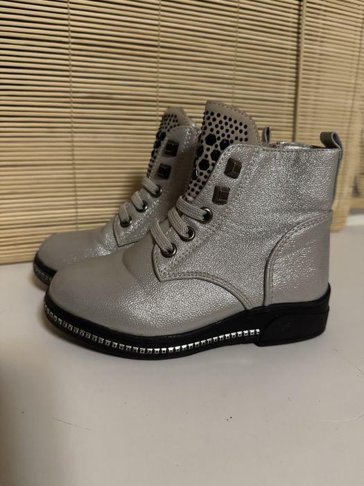 Дитяче взуття  зимове