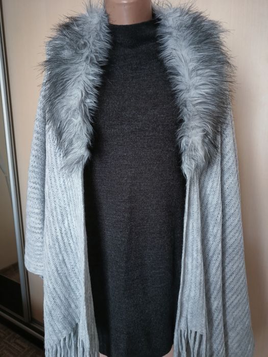 Сіра накидка пончо