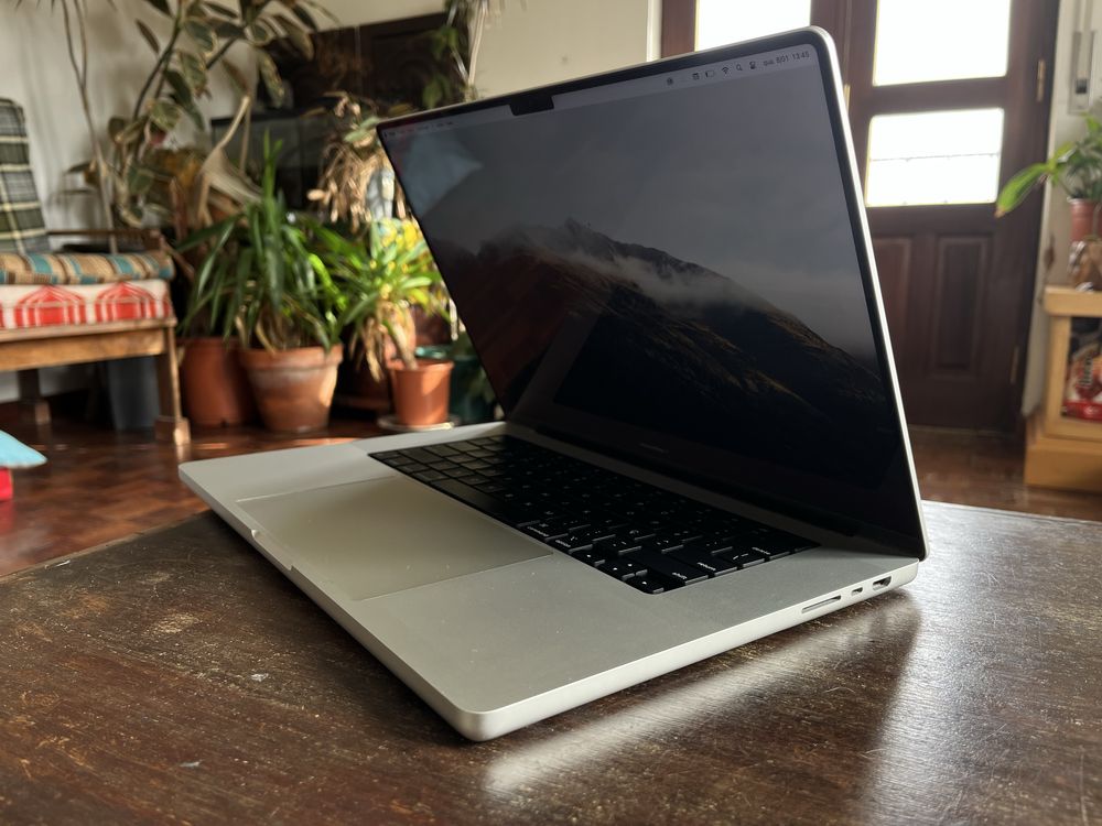 Apple MacBook Pro 2021 M1 | 16.2" | 16 GB | 1 TB SSD - com garantia