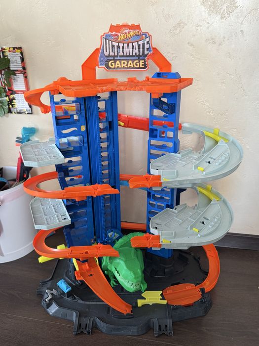 Hot Wheels City Легендарний гараж Ті-Рекса