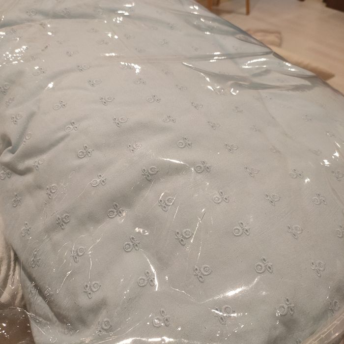 Cama de viagem com edredom