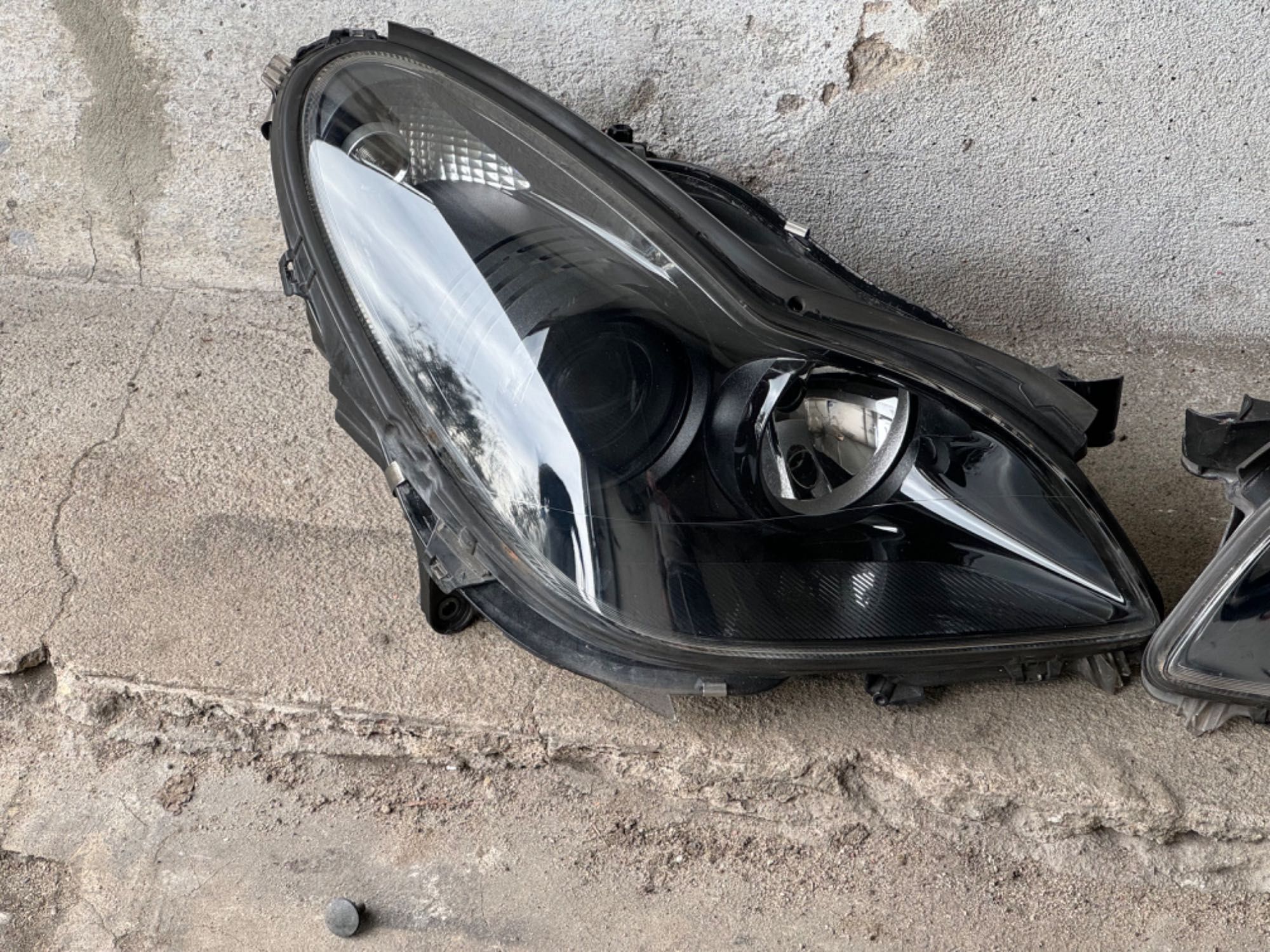 Lampy przednie Mercedes CLS w219 AMG xenon skrętny EU cale igła kpl