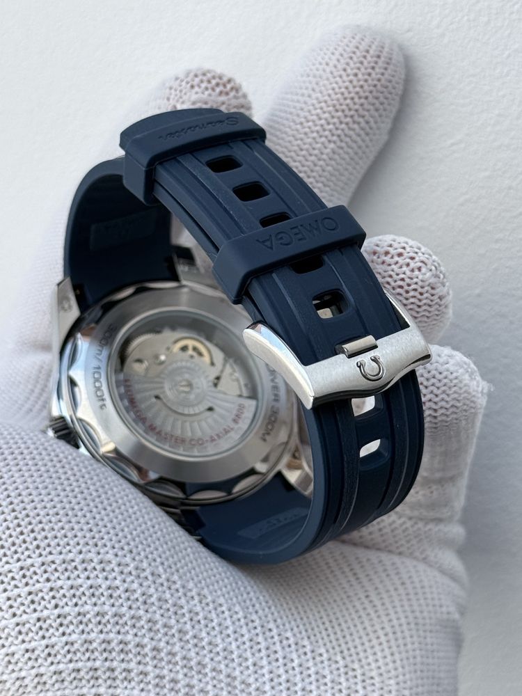 Швейцарские часы Omega Seamaster Diver 300M Master Co-Axial Blue