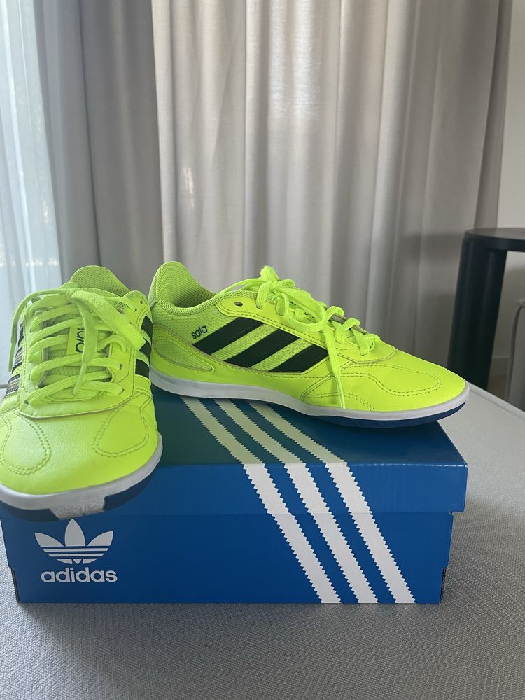 Buty Adidas Sala rozm. 36. 2/3 - stan bardzo dobry