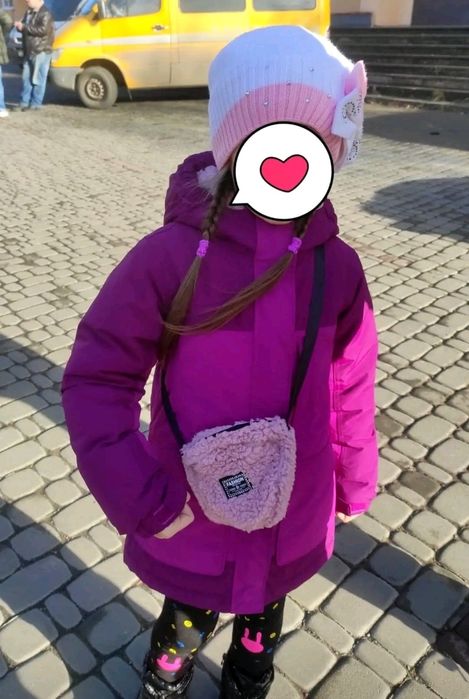 Продам водонепроникну  теплу куртку фірми 
GORE-TEX на дівчинку 6-7 ро