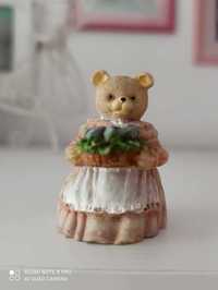 Urocza figurka ceramiczna vintage miś misia w  sukience Teddy Bear