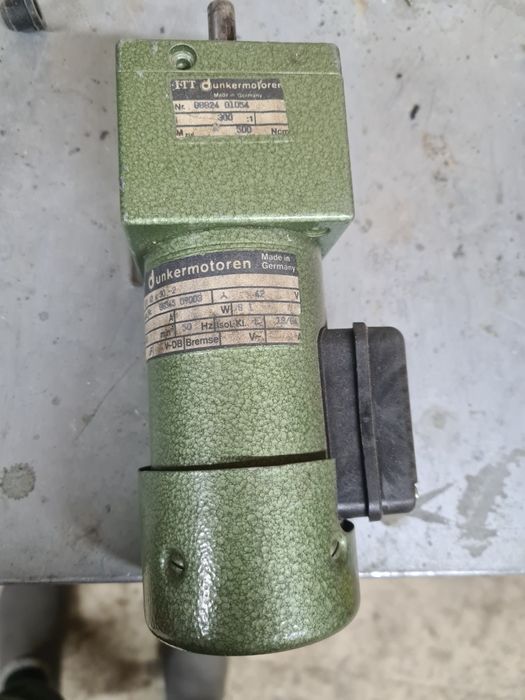 Двигун з редуктором