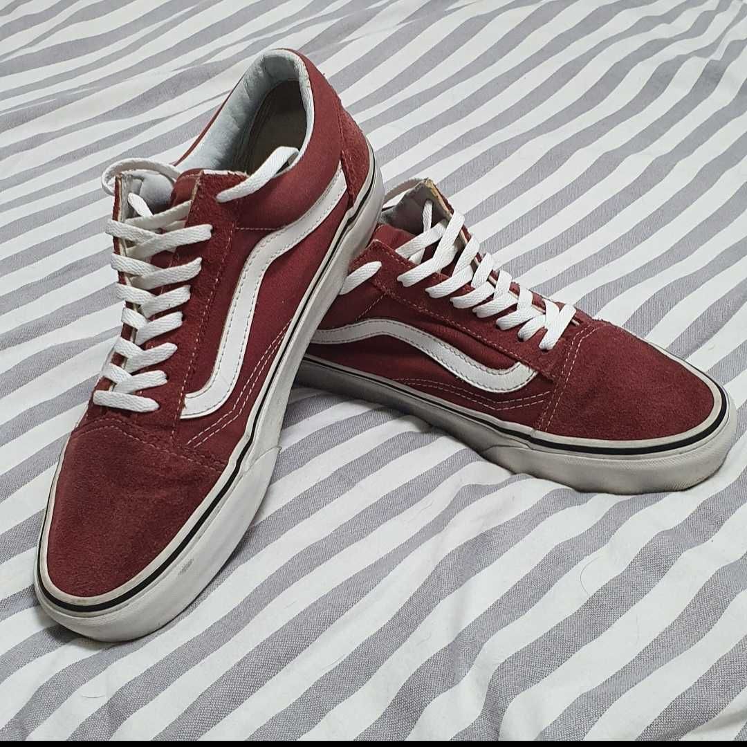 Vans praticamente novos