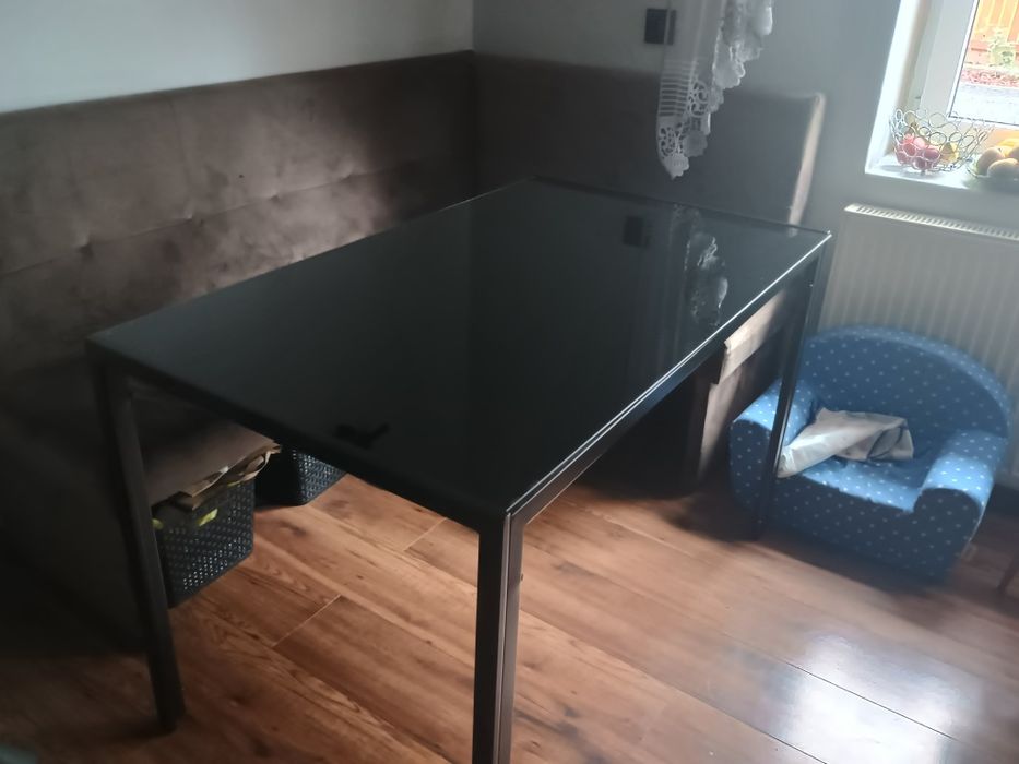 Stół szklany czarny