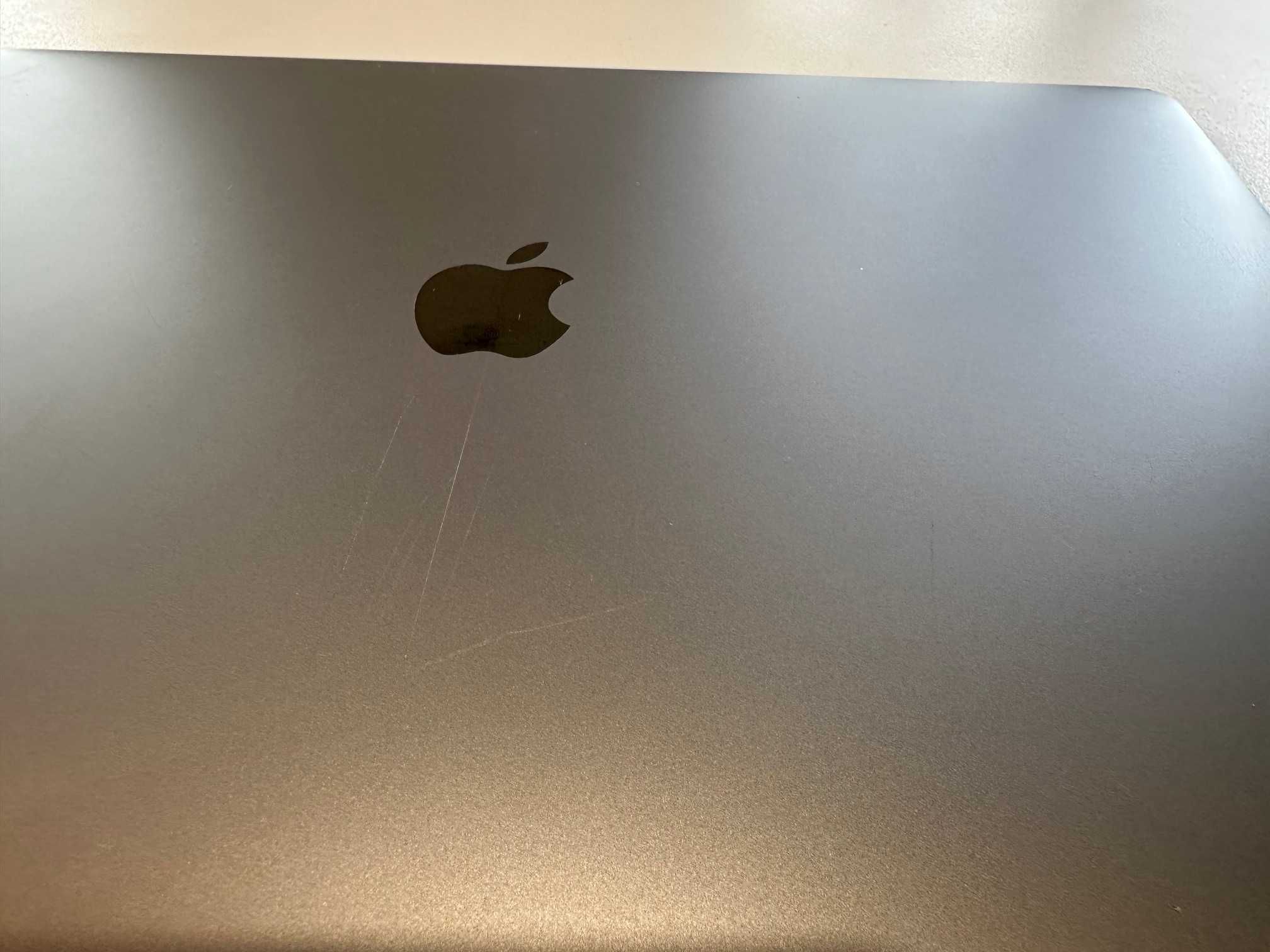 Apple MacBook Pro A1990, 15,4" i7 256GB, 2019