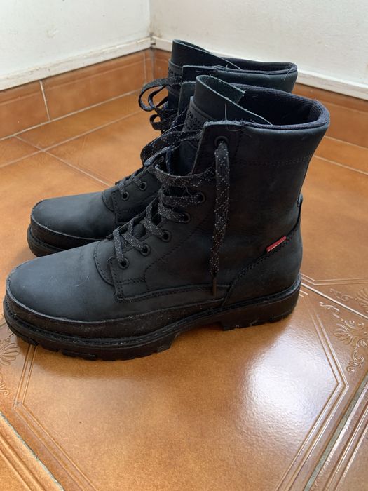 Botas levis  originais ,em bom estado