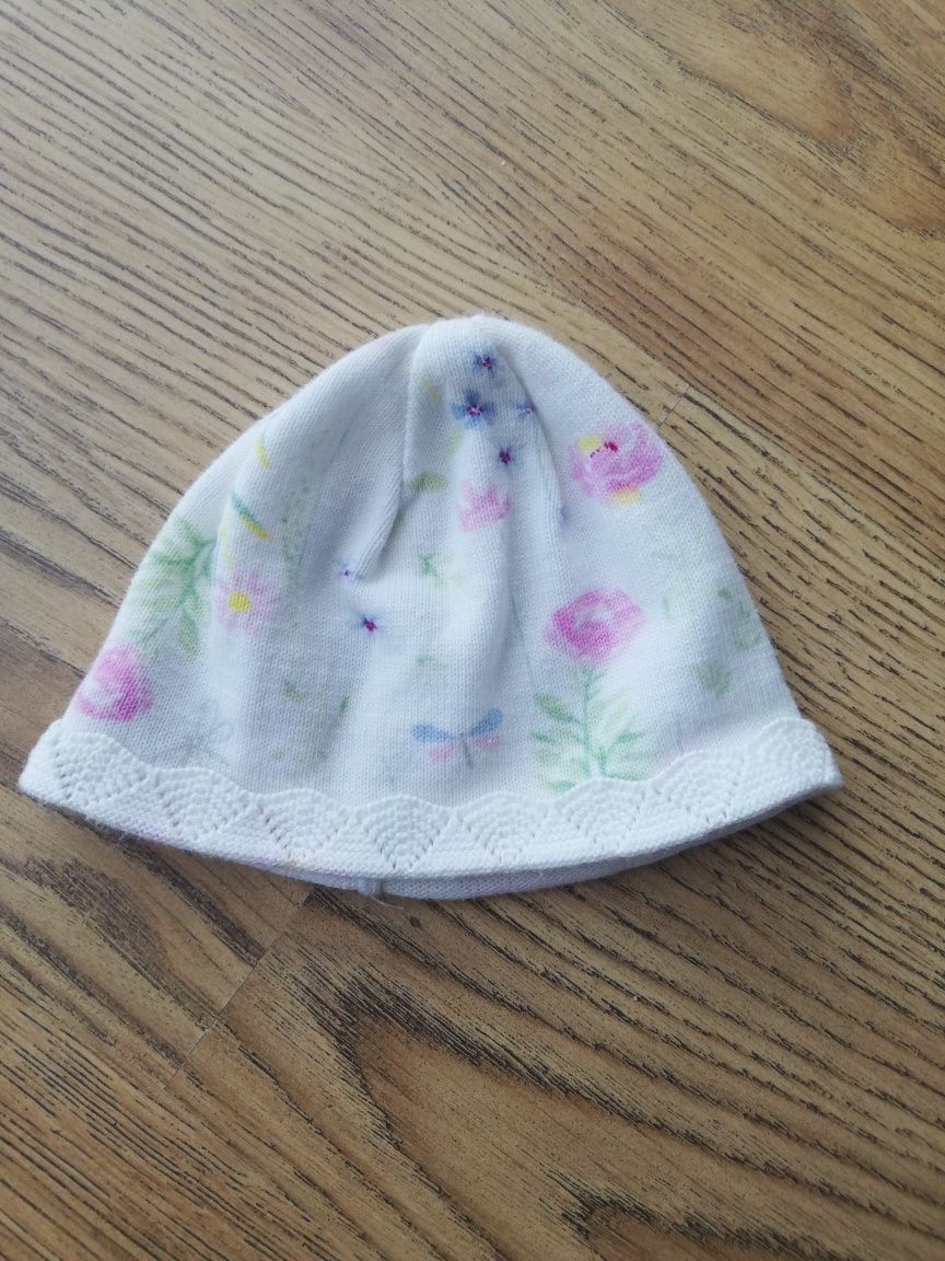 Czapeczka niemowlęca 3-6msc czapka dla dziewczynki biała w kwiatki