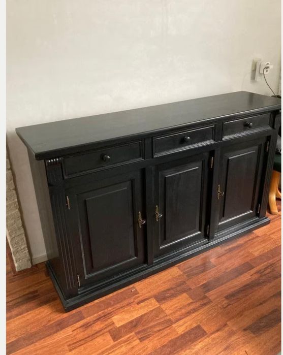 Czarna komoda drewniana - meble holenderskie od Szwagrów