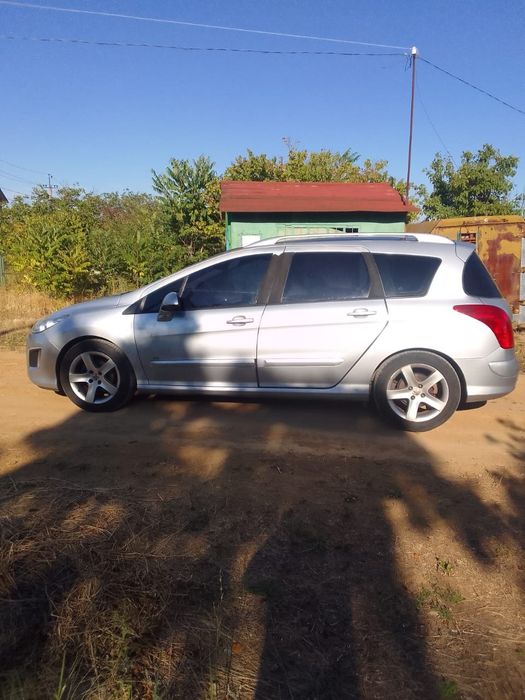 Продам Пежо 308св. Экономная машина, в максимально комплектации.