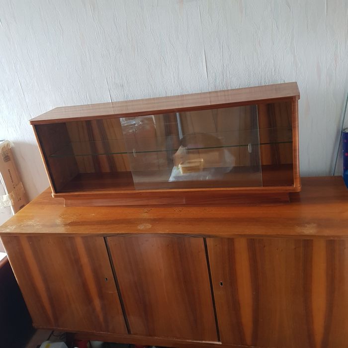 Kredens z czasów PRL