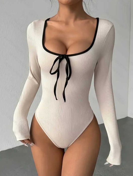 Стильне боді з довгим рукавом