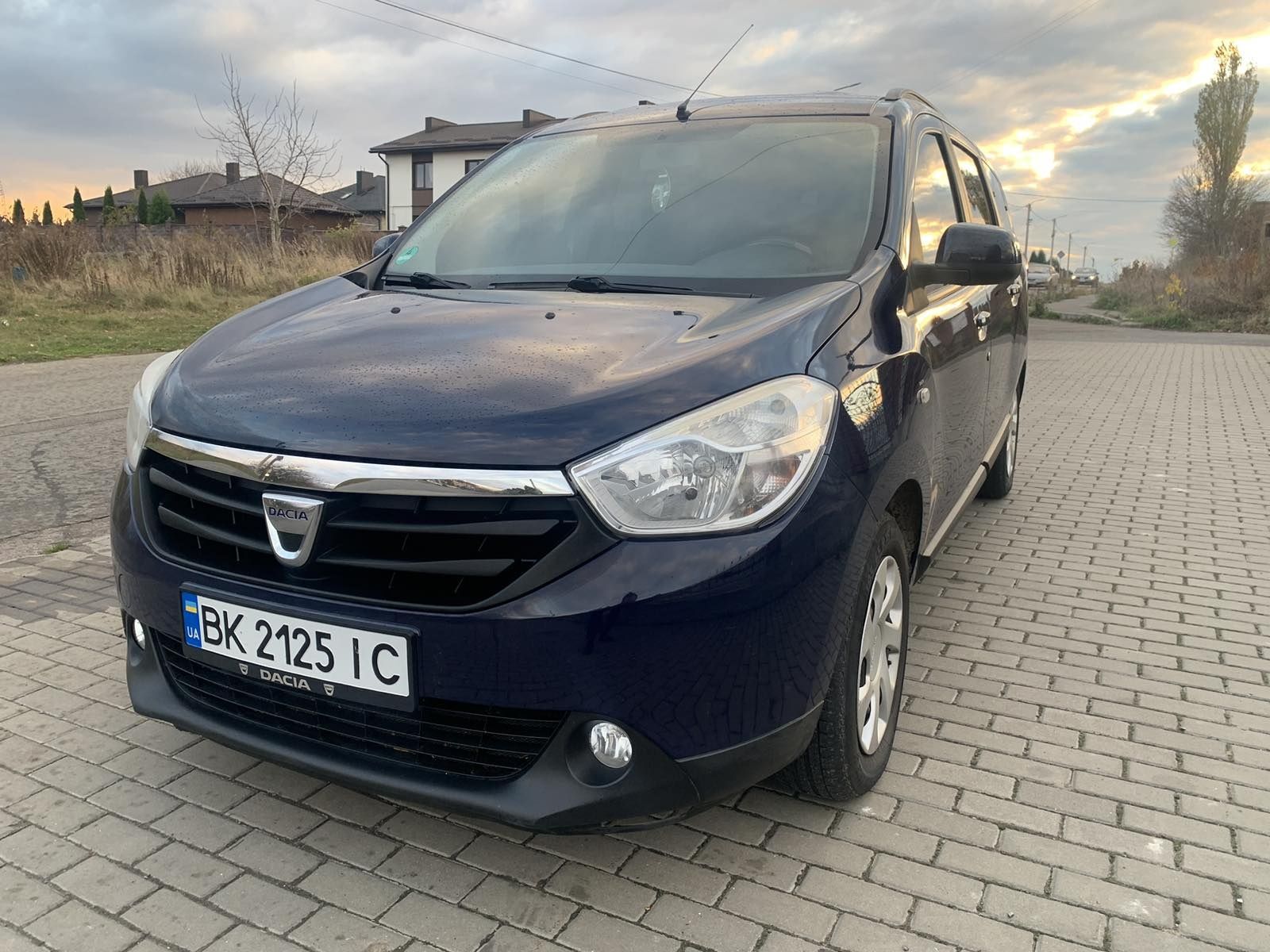 Dacia Lodgy 2013  7 місць