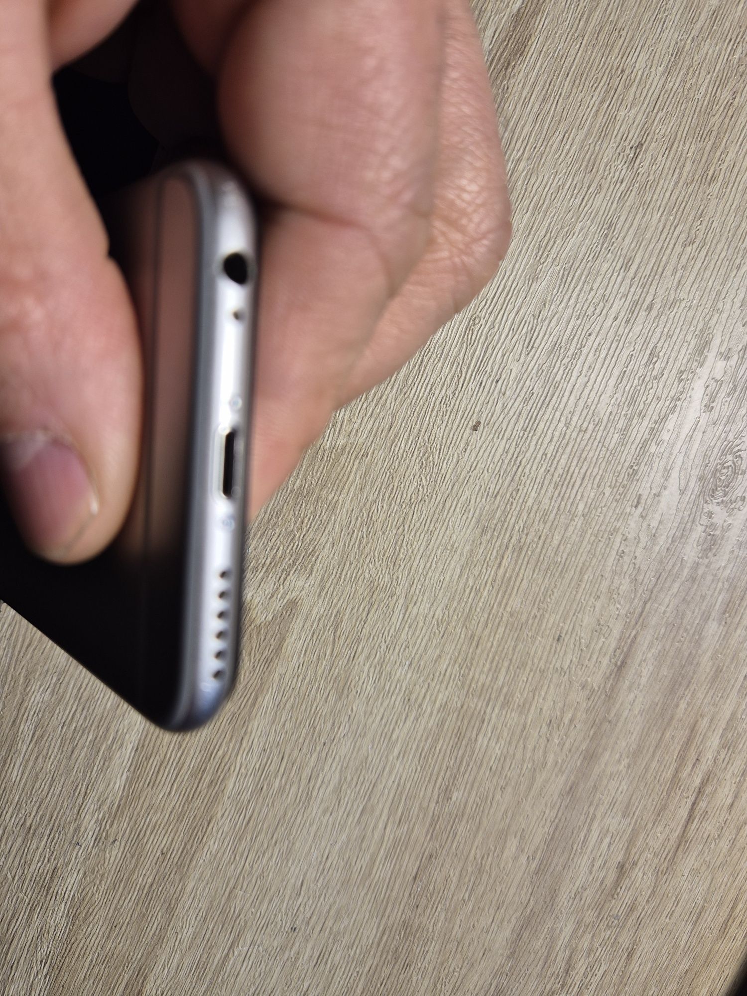 iPhone 6 na części.