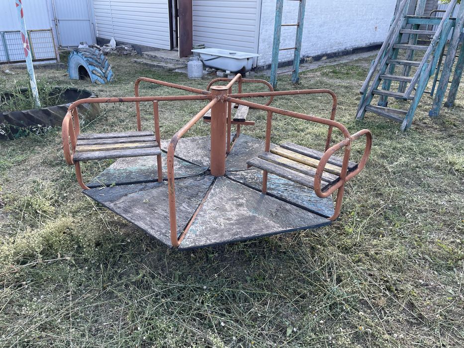 Дитячі гойдалки б/у