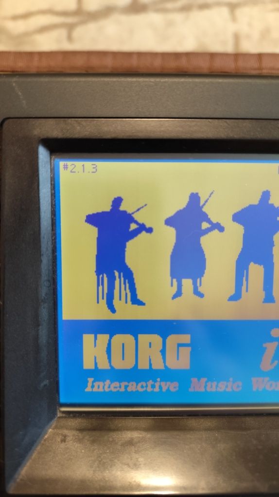 Продам синтезатор Korg i30