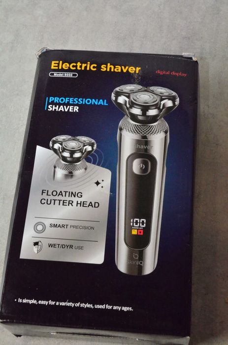 Wielofunkcyjna maszynka do golenia dla mężczyzn z wymiennymi ostrzami