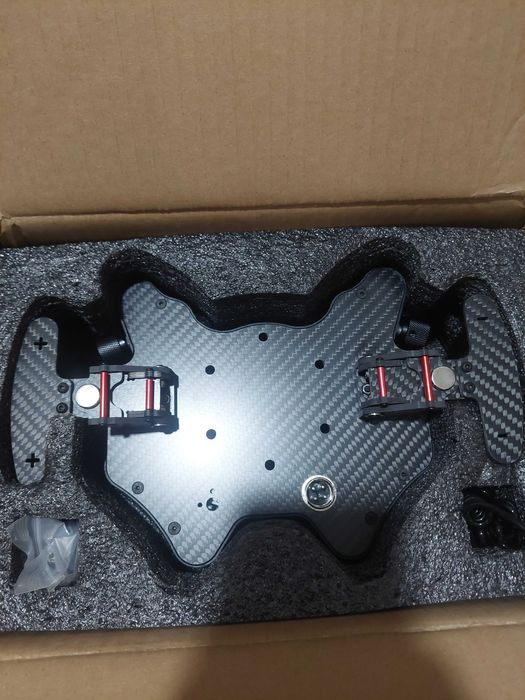 Hub para volante simracing Logitech, Thrustmaster