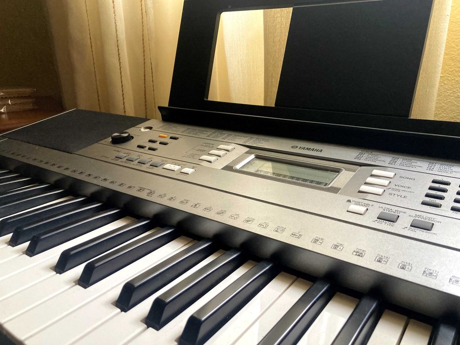 Teclado Yamaha psr E353