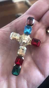 Krzyż broszka kamienie kolorowe nowa