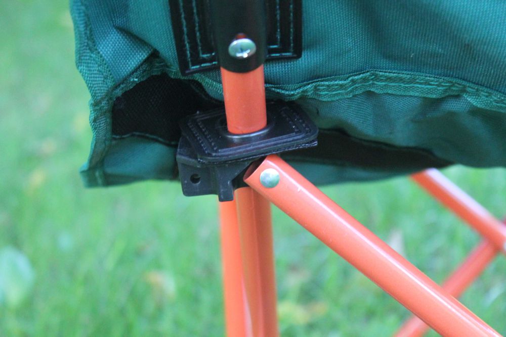 Туристичне крісло для відпочинку на дачі. Нове крісло