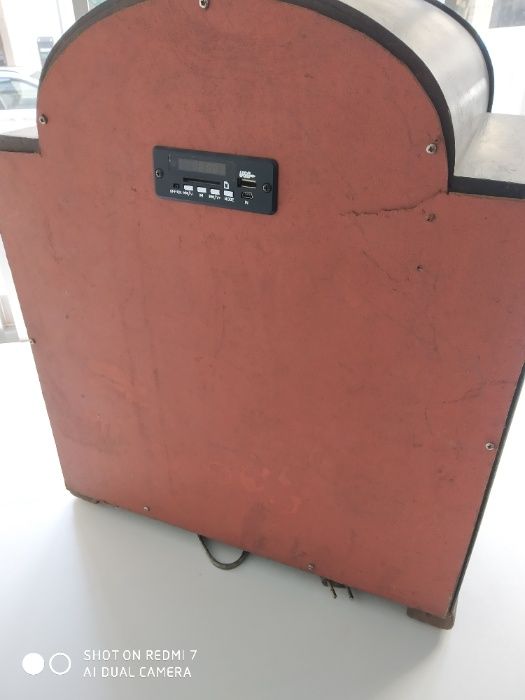 Rádio vintage capela, atualizado com módulo USB e leitor de cartões