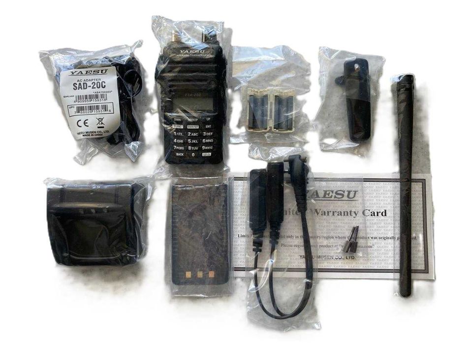Радіостанція авіаційного діапазону Yaesu FTA-250L