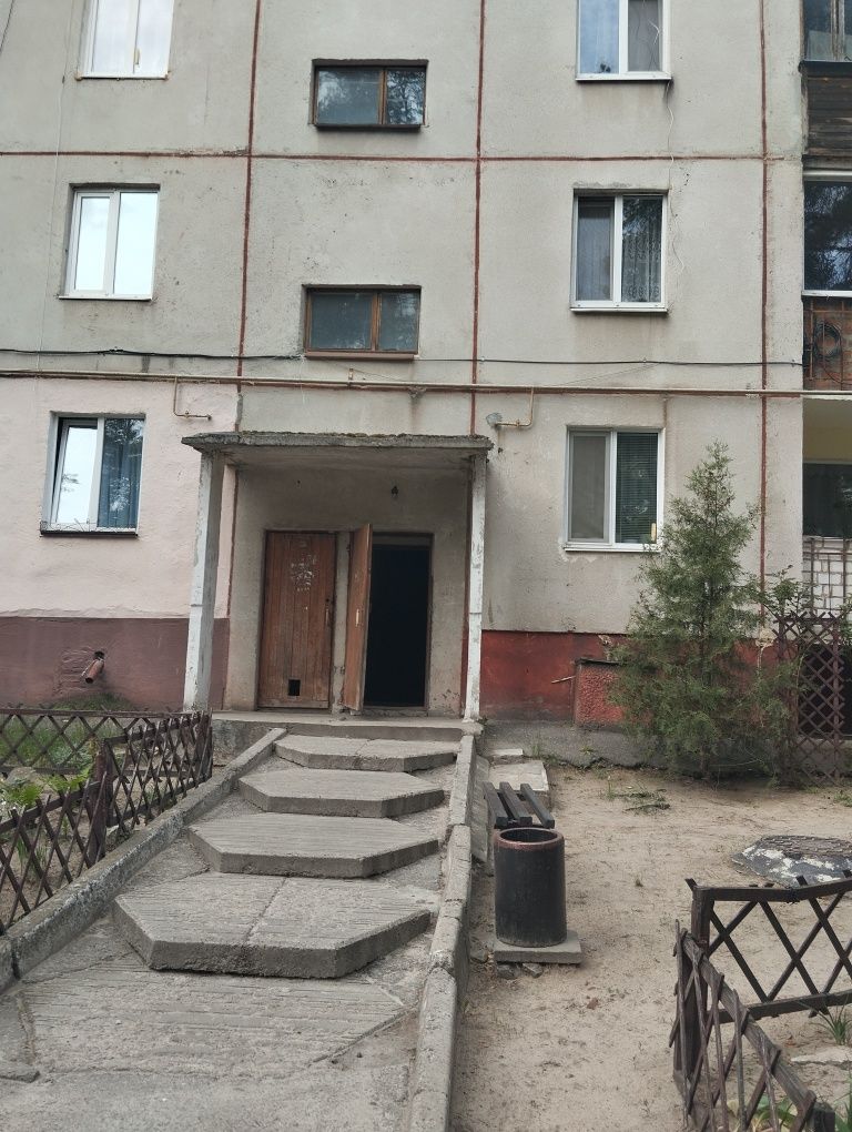 Продам 2 к квартиру с балконом и лоджией  Нововодолажском районе.