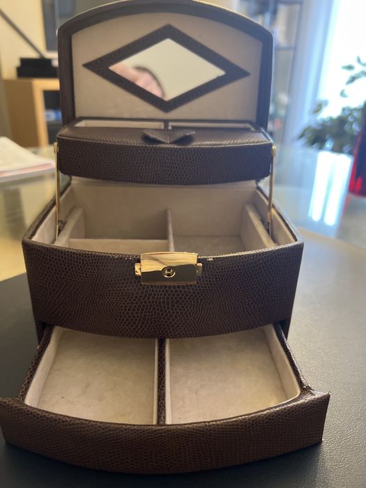 Guarda joias em pele castanha com 3 gavetas