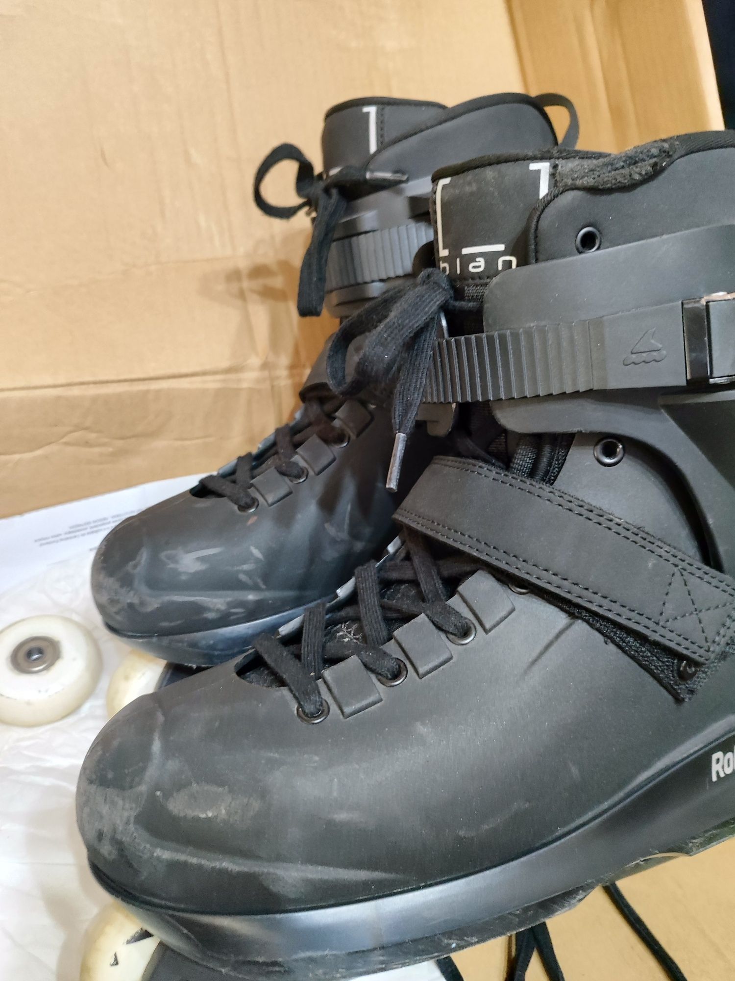 Blanki. Rolki do jazdy agresywnej. Blank. rozmiar 43-44. Rollerblade.