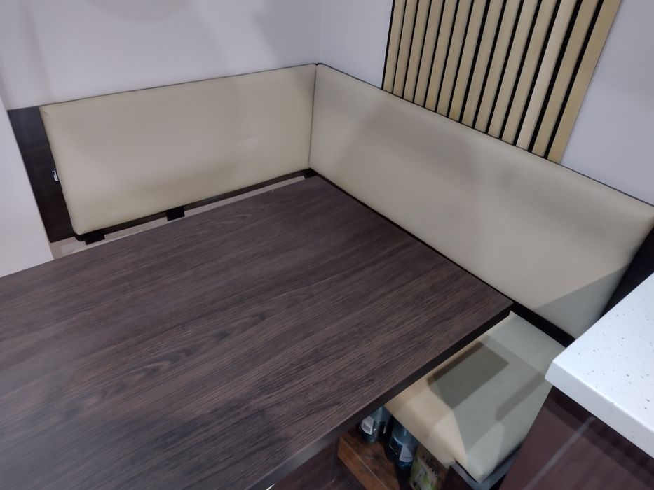 Stół z siedliskiem