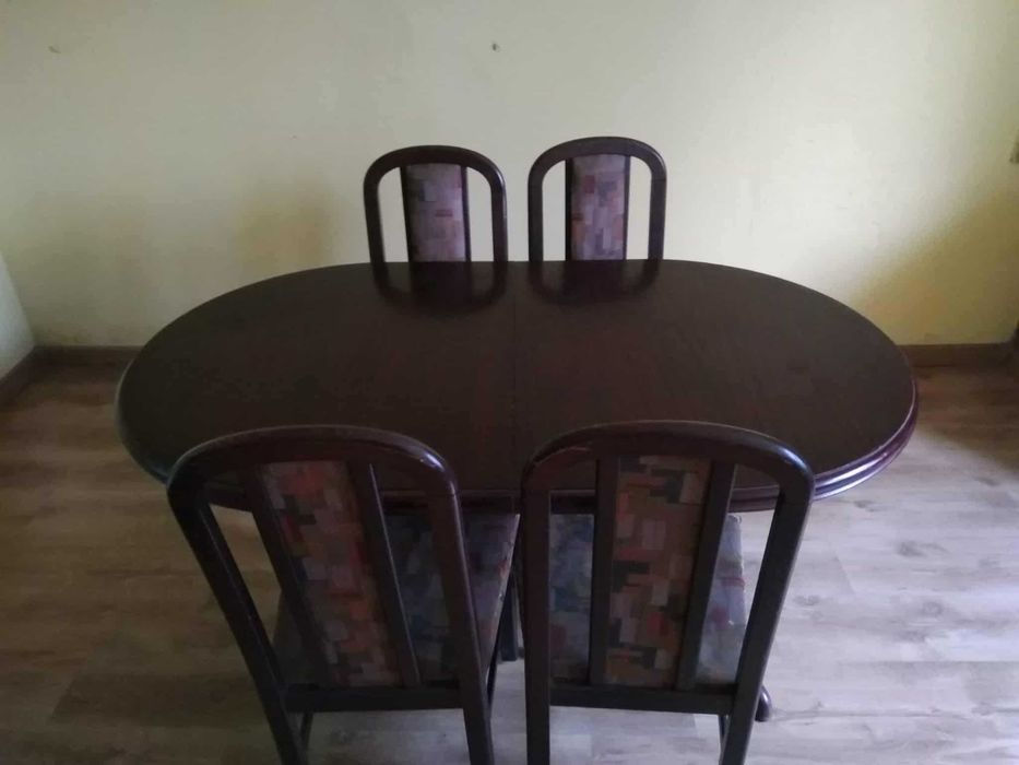 Stół rozkładany w kolorze wiśniowym gratis 4 krzesła