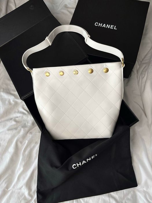 Сумка Chanel Chain Bucket Bag with Gold шкіра | біла, чорна