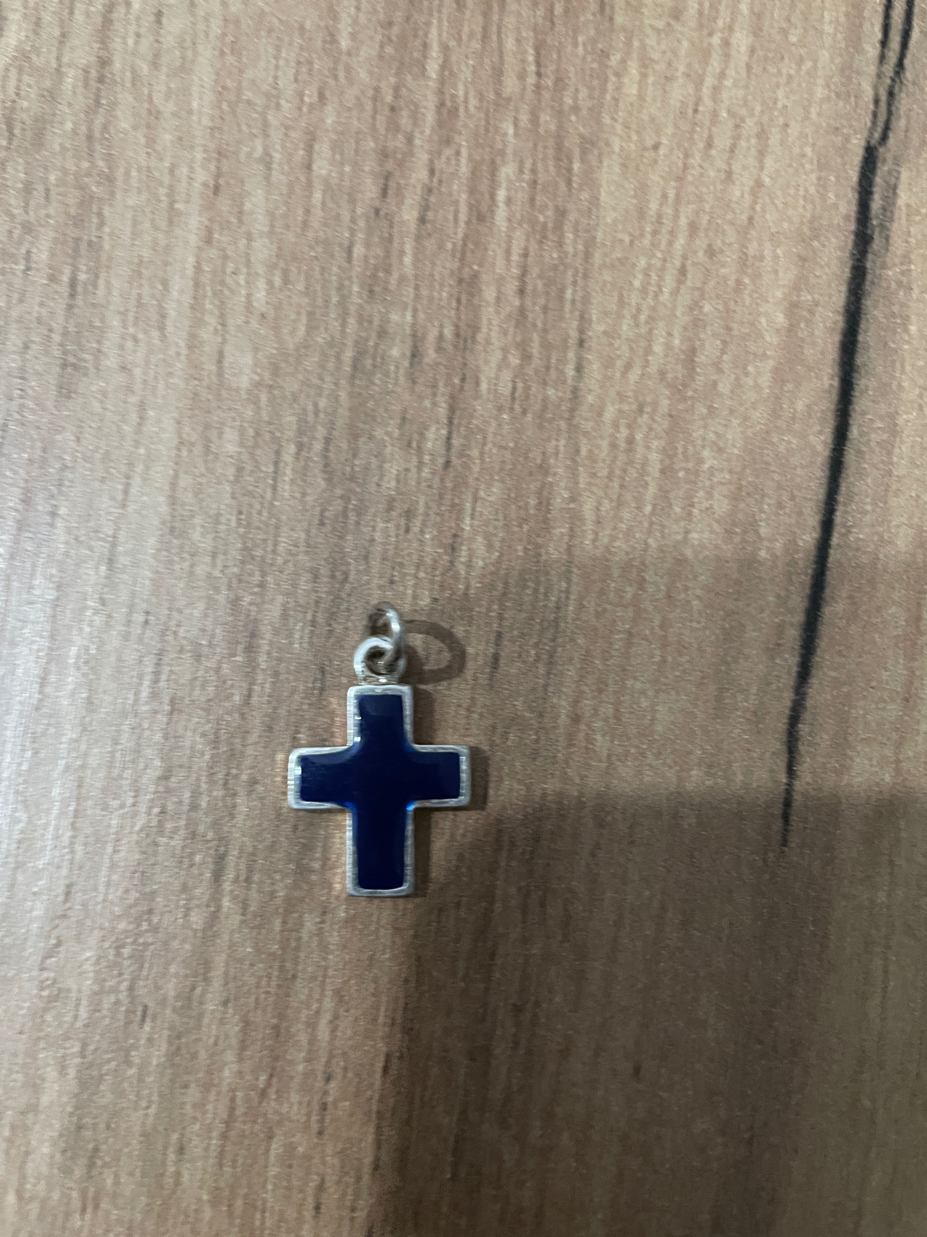 Wisiorek symbol krzyż